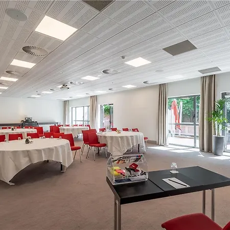 Отель Radisson Blu Hotel. Paris-boulogne Булонь-Бийанкур